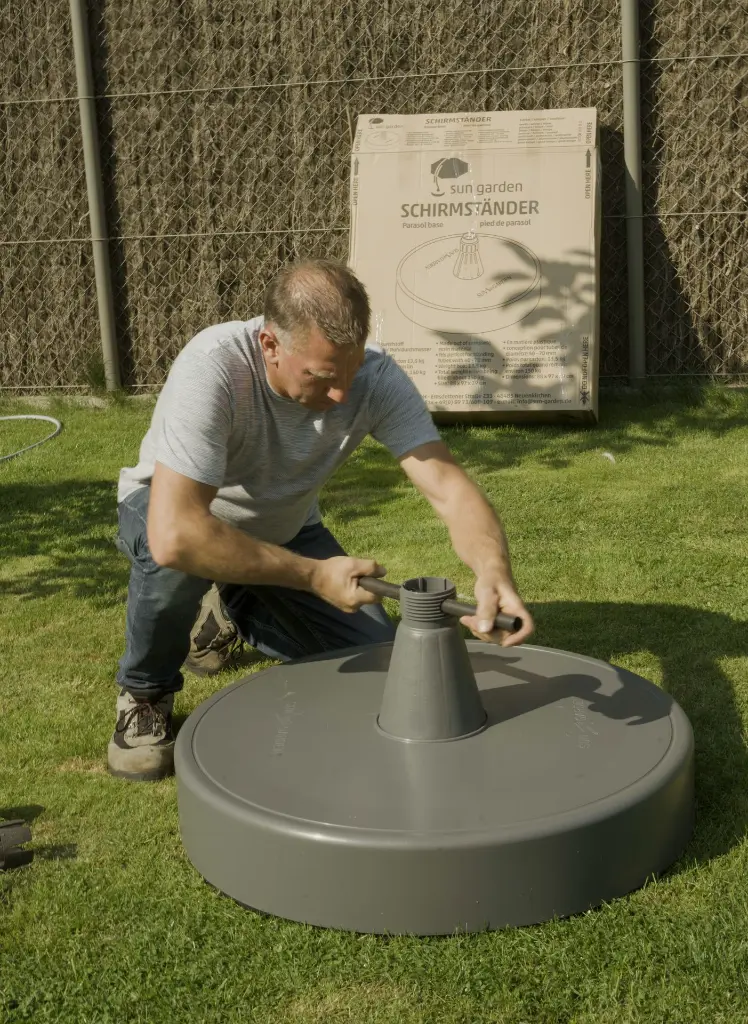 VIGA Fillable Parasol Base in Resin